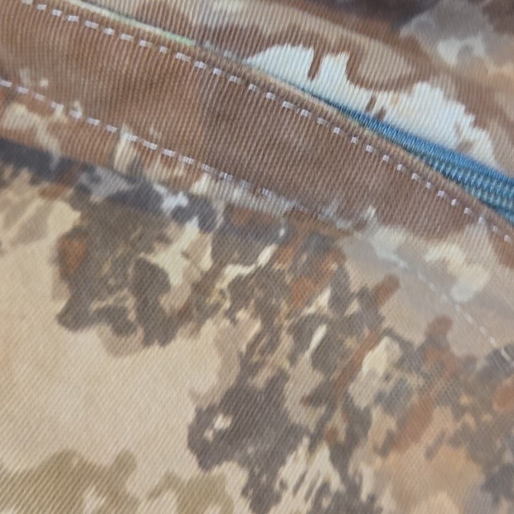 KAVU Cotton/Canvas Camouflage Design Print Multi-Zipper Pocket Rope Sling Bag - Picture 4 of 15